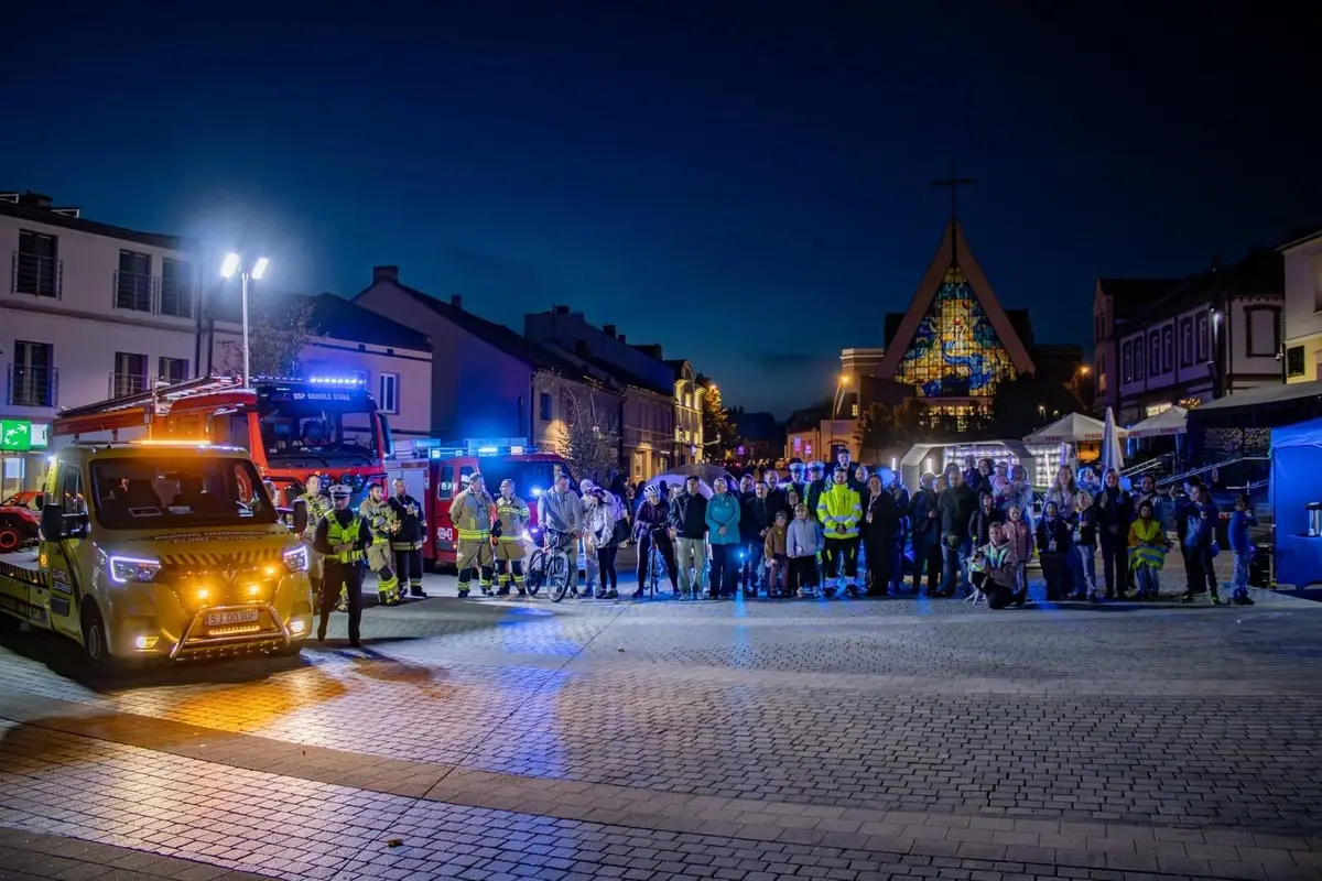 Policja w Jaworznie promuje bezpieczeństwo podczas akcji „Odblaskowe Jaworzno”